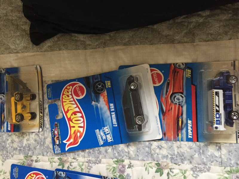 Illustration for article titled Enormous Die-Cast Collection - Box 45 - Let the Hot Wheels Roll...